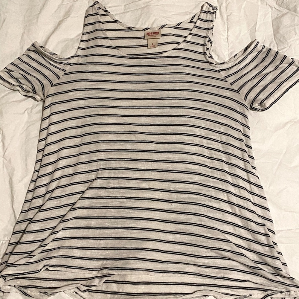 Top with off the shoulder detail